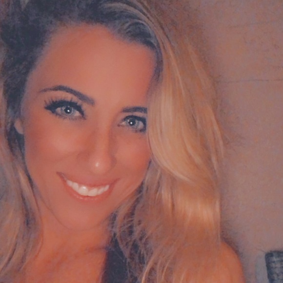 Meet your Posher, Danielle - Picture 1 of 1